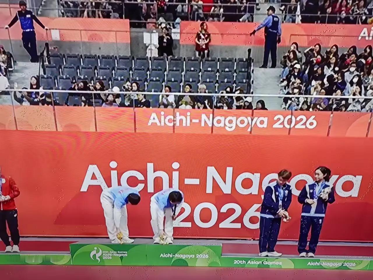 香港乒乓球界是爱国爱港的标杆，因为他们同祖国内地的亲密感和好感度都高，他们在内地