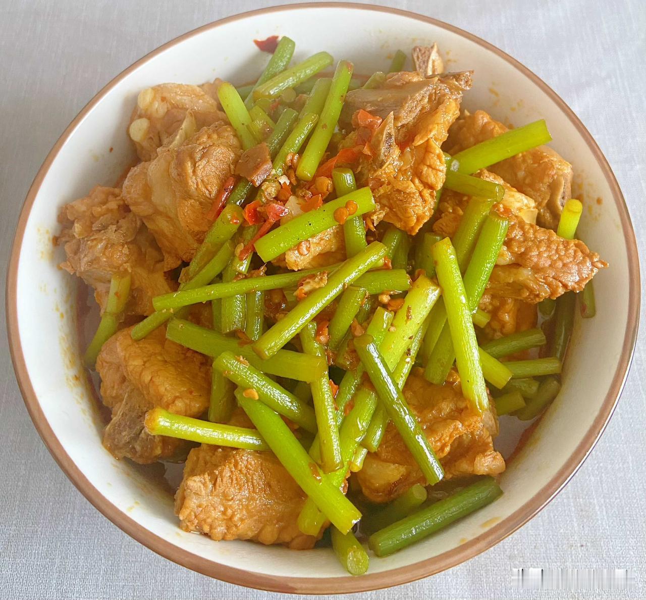 执念煎杏鲍菇完成了，人心也就满足了，满足的午餐都忘记打卡了，赶紧补上。

算起来