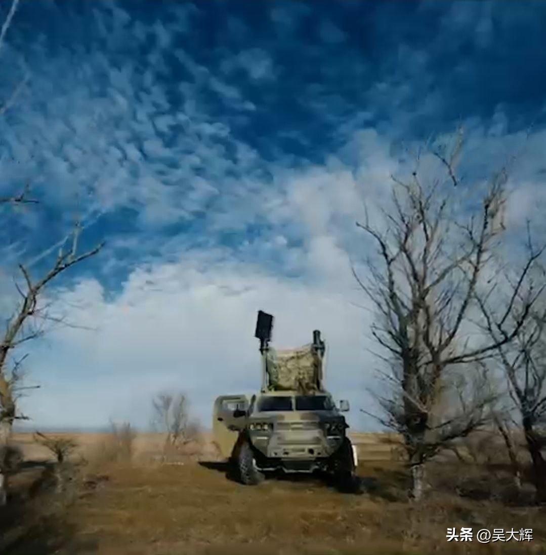 俄罗斯最新型装甲车“战斗B”已列装克里米亚地区的“弯刀”机动反无人机分队。