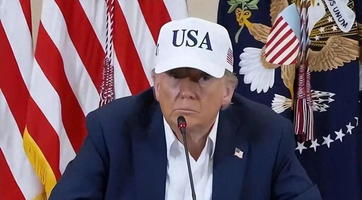 特朗普新发了个帖子，他写道：“如今伊朗灭亡，美国最大的敌人就是激进左翼、极其无能