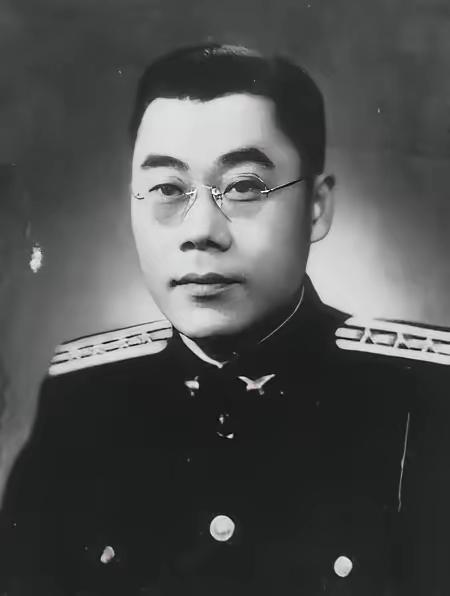 老蒋急眼了，1948年10月，一封绝密电报甩到上海宣铁吾桌上：立马逮住范绍增，押