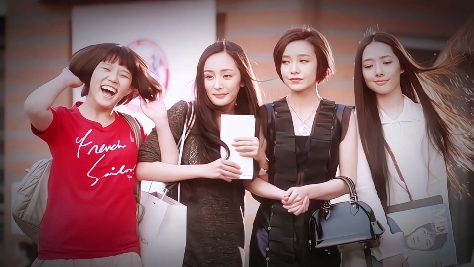 还是在五棵松成龙耀莱影城：小时代首映发布会～那天我下班早早过去现场～那次杨幂好像