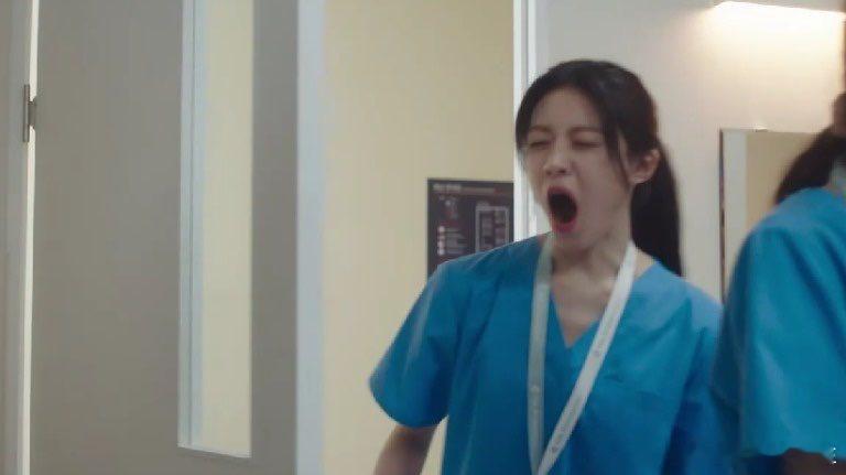 【热推】我每天……就没有一瞬间是不犯困的 