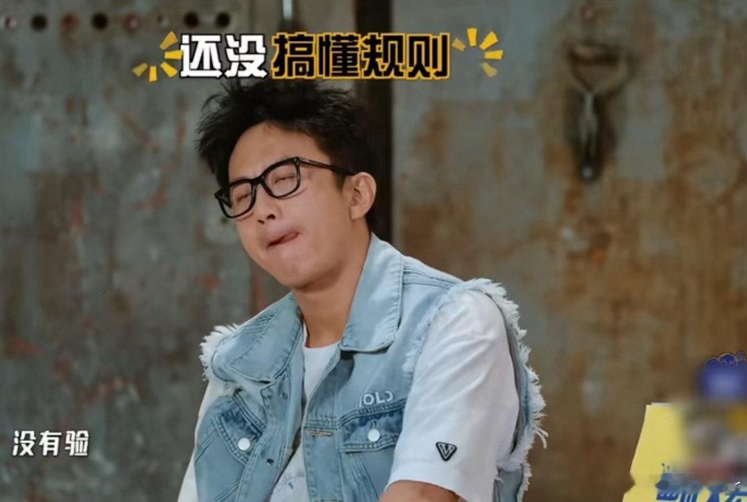 陈赫让邓超自己玩哈哈哈哈哈邓超全程懵懂在线，不停记错狼人数量，还反复追问狼人到底