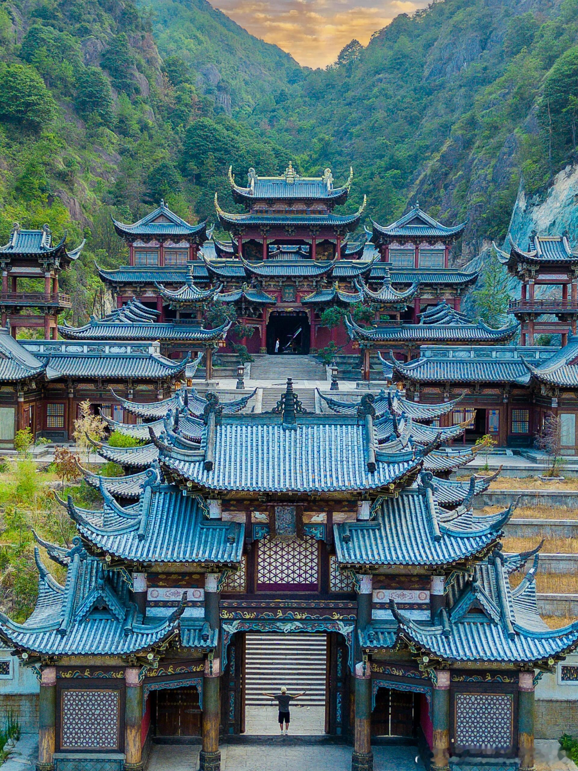 这不是ai！是实景拍摄地！不仅仅是震撼！整个古风气息令人陶醉！是《莲花楼》的四顾