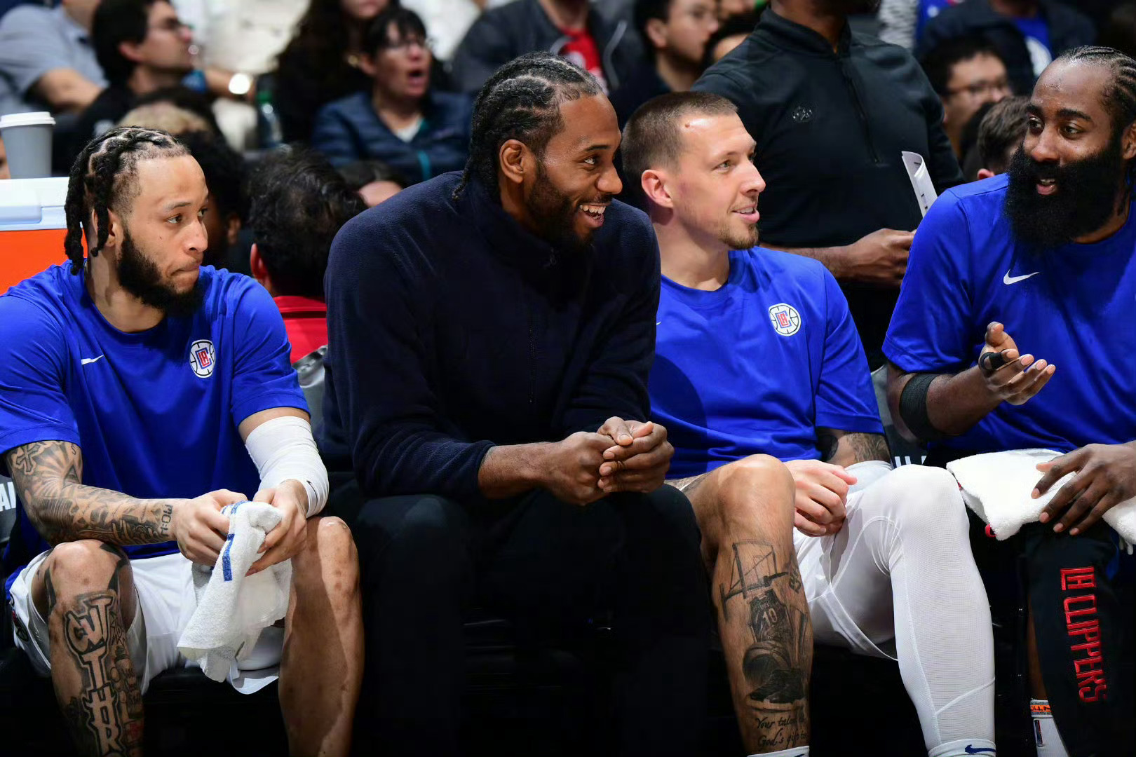 今天对阵爵士小卡将继续缺战，并且伤病原因从右膝酸痛改为右膝发炎。 ​​​