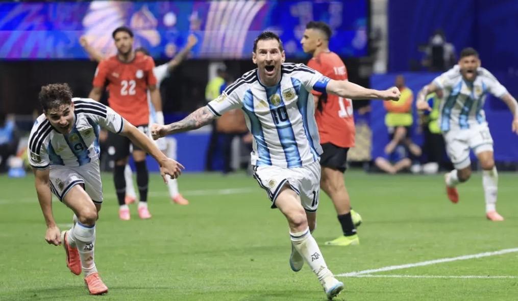 2026年世界杯：梅西领衔的阿根廷队从绝境中逆转，惊险战胜埃及体育
周二，在亚特