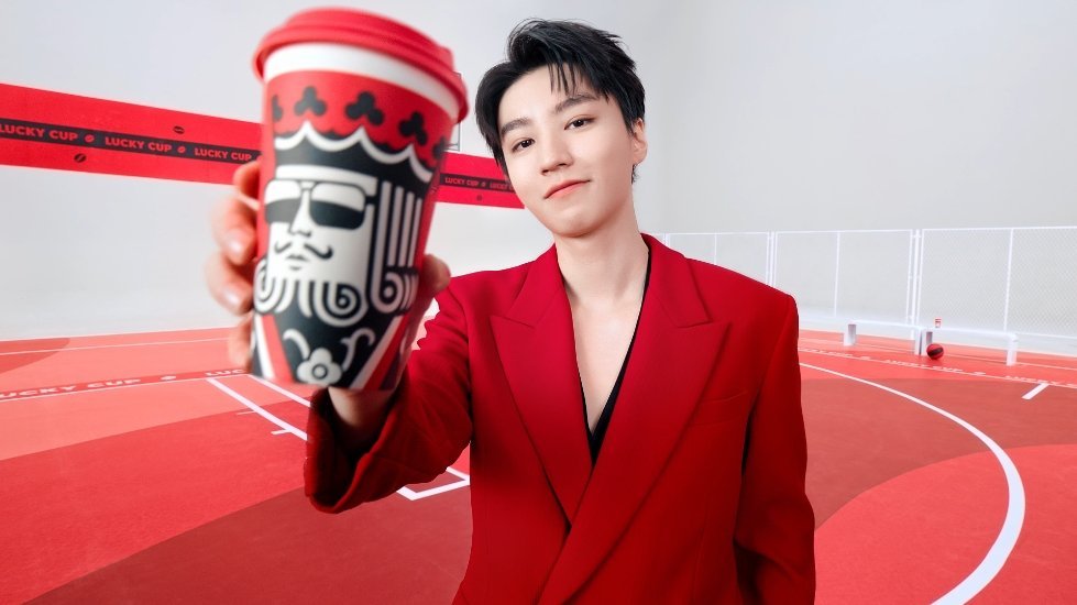 王俊凯每份幸运都在冬日蓄力  在寒冷的冬季，王俊凯在脚踏实地的努力中积累着幸运。