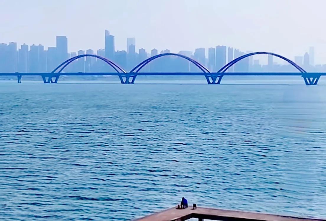 #秋日生活打卡季#长沙湘江，这么好的地理位置，城市建设确实是太差劲人意，没有大气