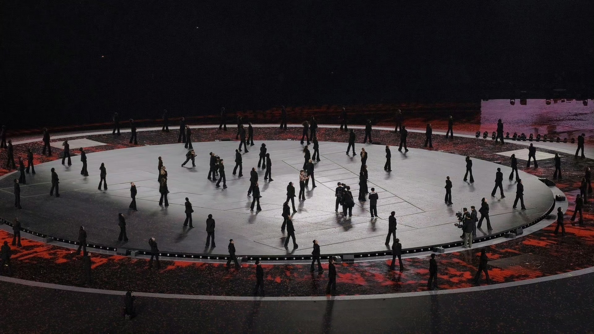 张杰120人舞团🔥张杰鸟巢演唱会直接炸场!120人舞团集体登场这阵仗谁见过啊!