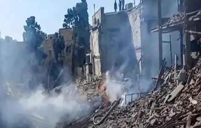 深思：昨晚聚会上，一位在智库的朋友，酒过三巡后感慨：“航母锈了，但美国的獠牙还在