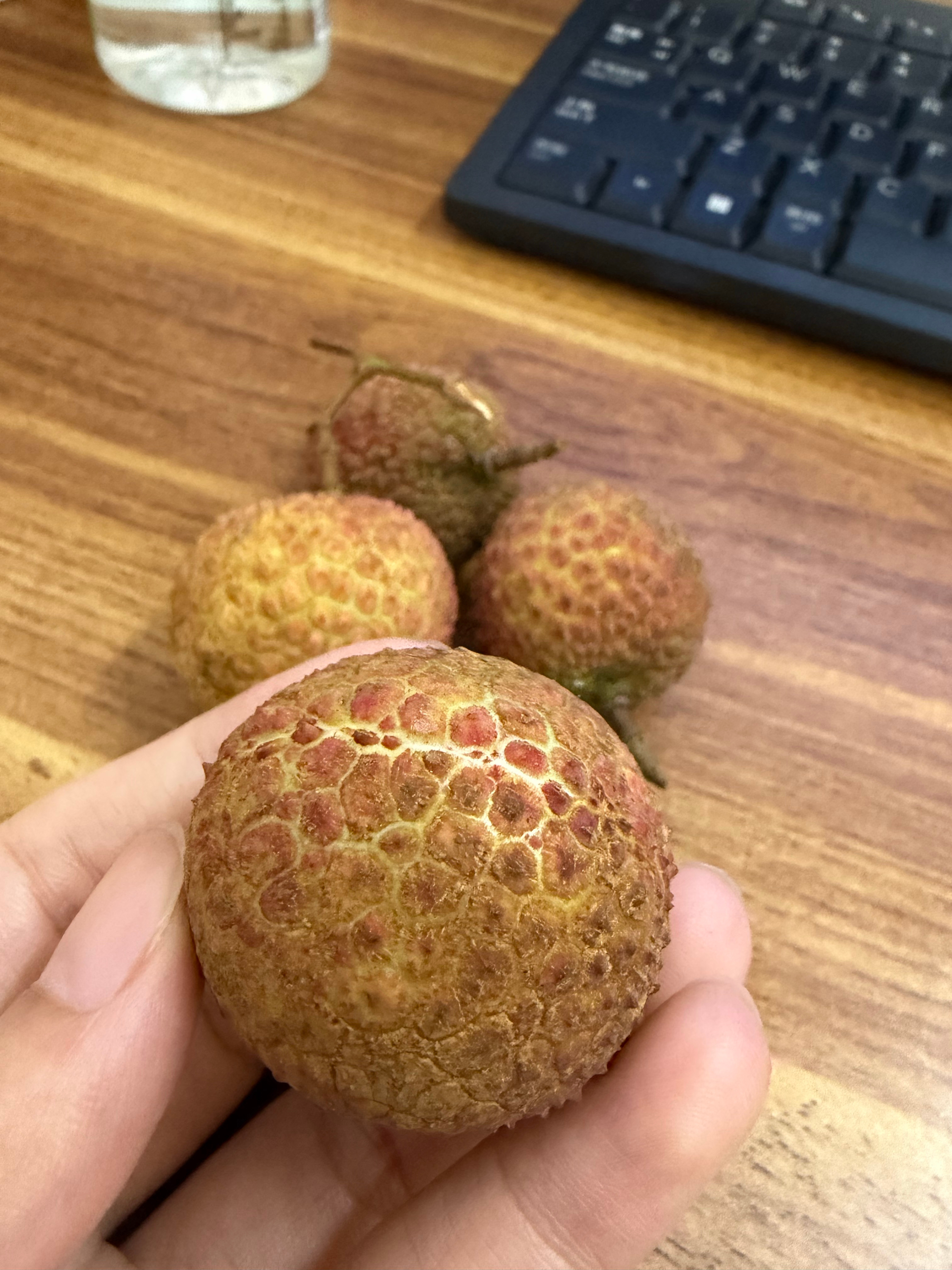 今年的第一颗荔枝话说，这是啥品种