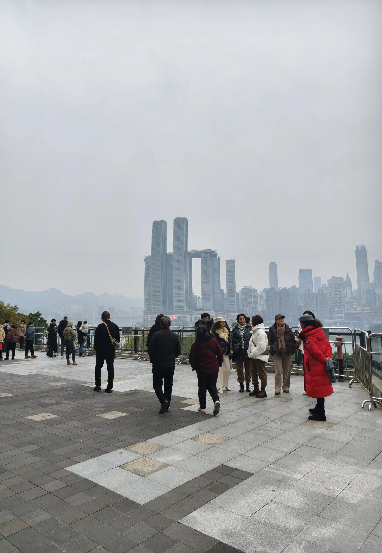 最佳看点
        ——南木子
南岸有个长嘉汇，
最佳看点观江景。
中央公