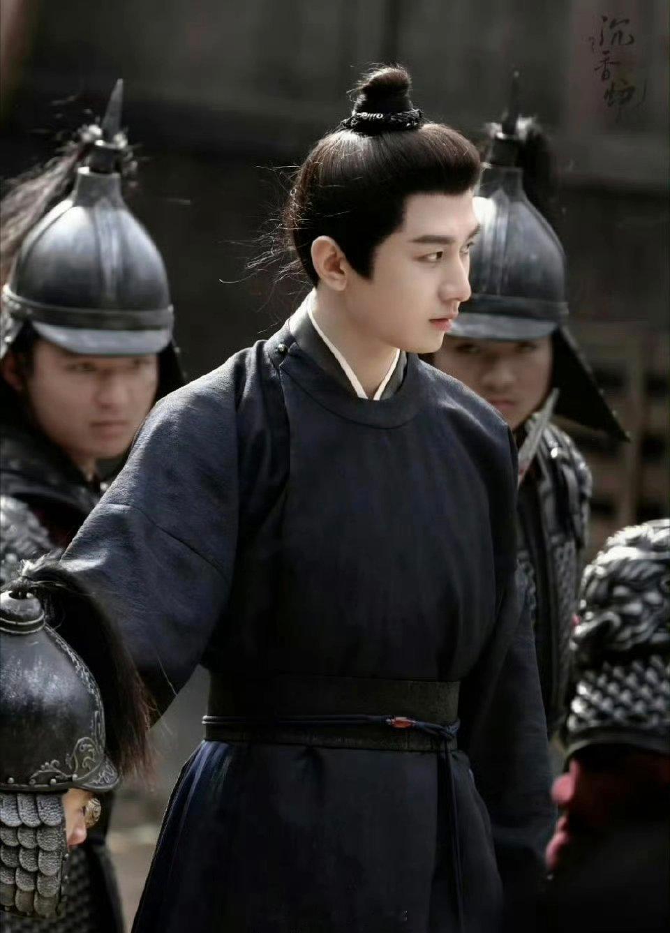 成毅《两京十五日》新造型路透，真的很帅