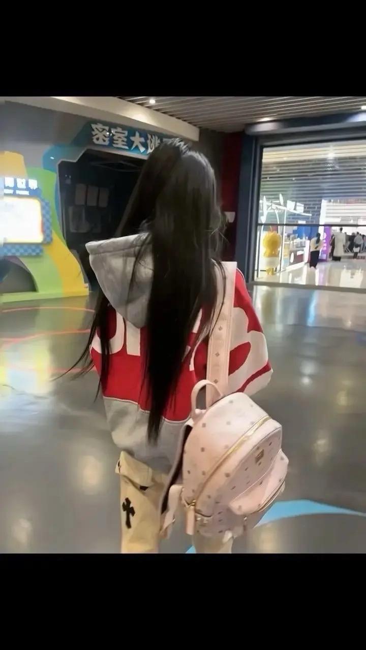 我的靠山是我自己 我的坏情绪都是自己消化的 能替我撑腰的那个人 是我心...