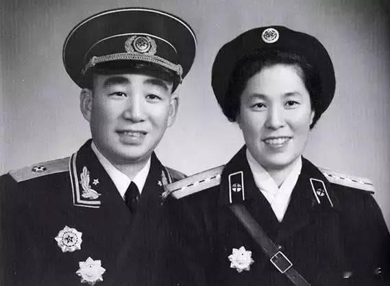 一位开国少将去世后，夫人为何会同意让另一位女性和他一同合葬？背后原因令人深思
1