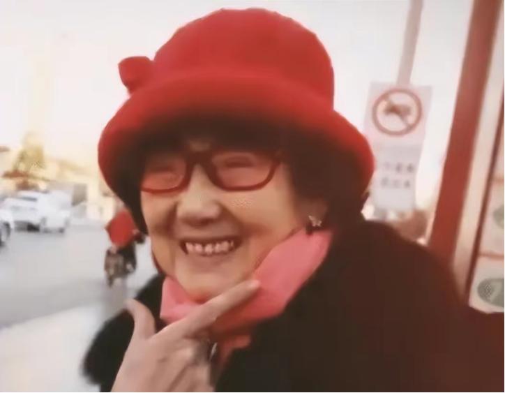 1986年，53岁的“上海女首富”吴胜明，因走私被判死缓。入狱后，丈夫带着小保姆