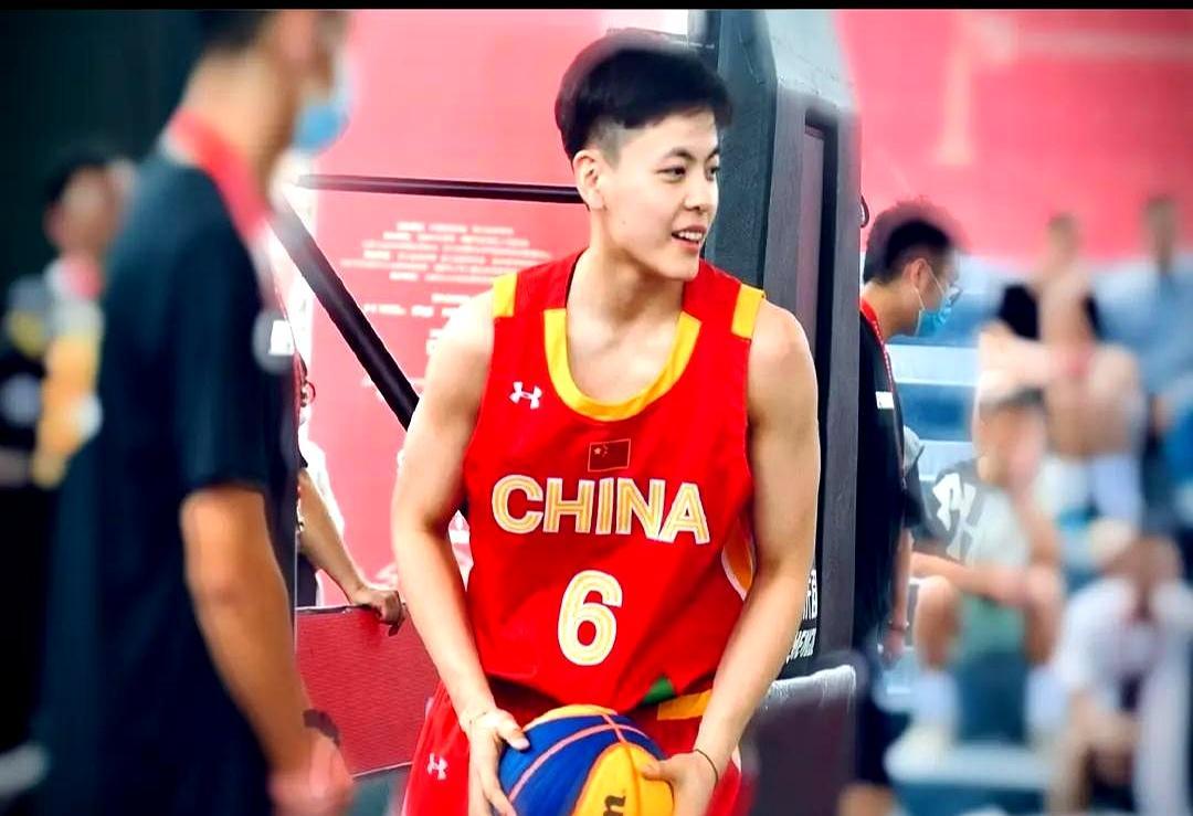 谁能想到，之前被全网押宝当女篮新队长的张茹，最后输给了24岁的杨舒予。
 
之前