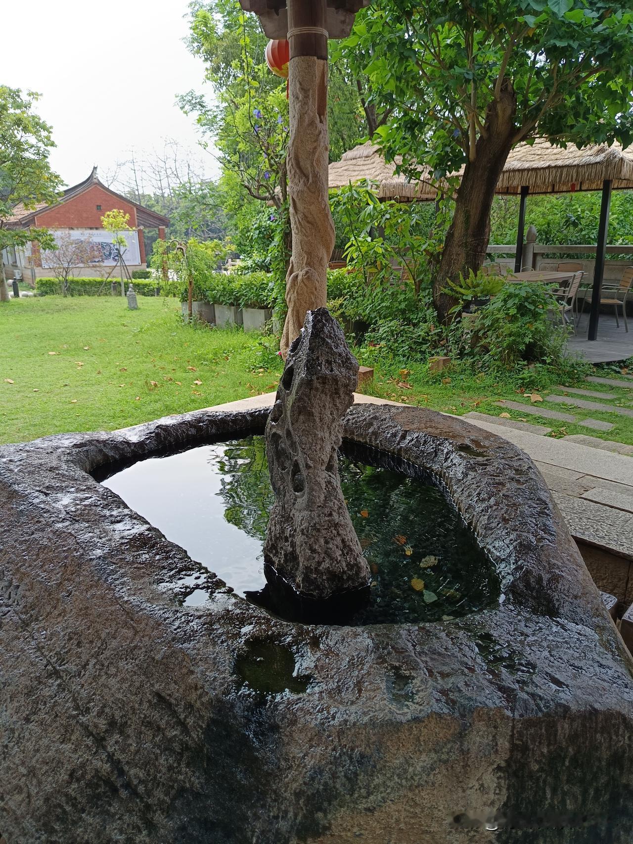 很喜欢最有边界感的一段话：
“永远不要指出
你身边的人的任何问题，
包括你的亲戚