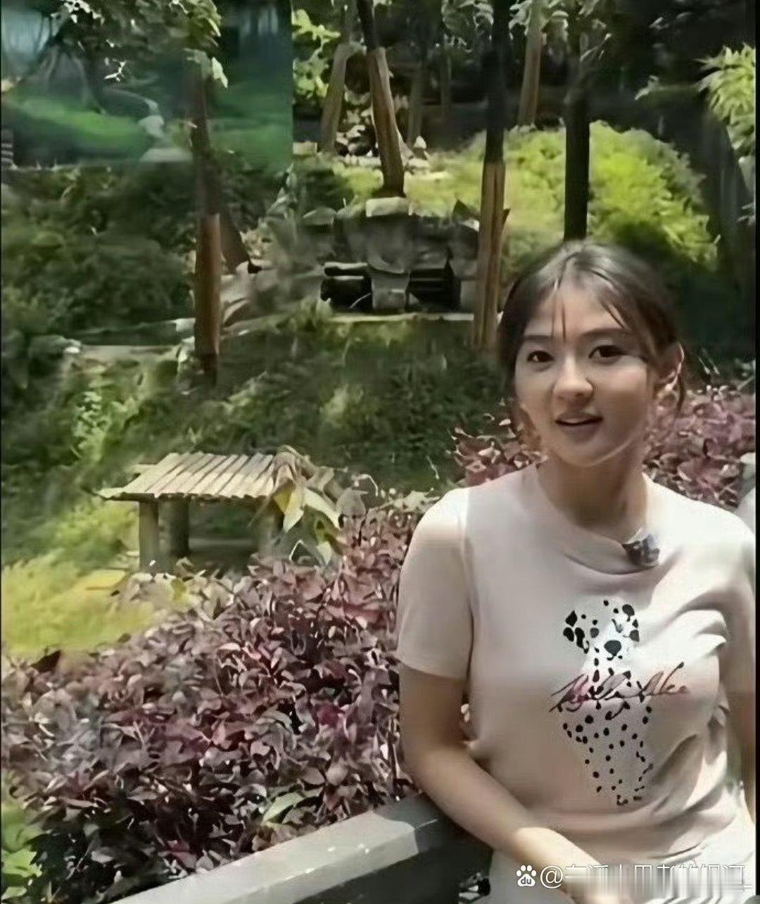 果然俊男眼里没有美女啊！这竟然是陈哲远和杨迪用同一个设备拍的梁洁。 