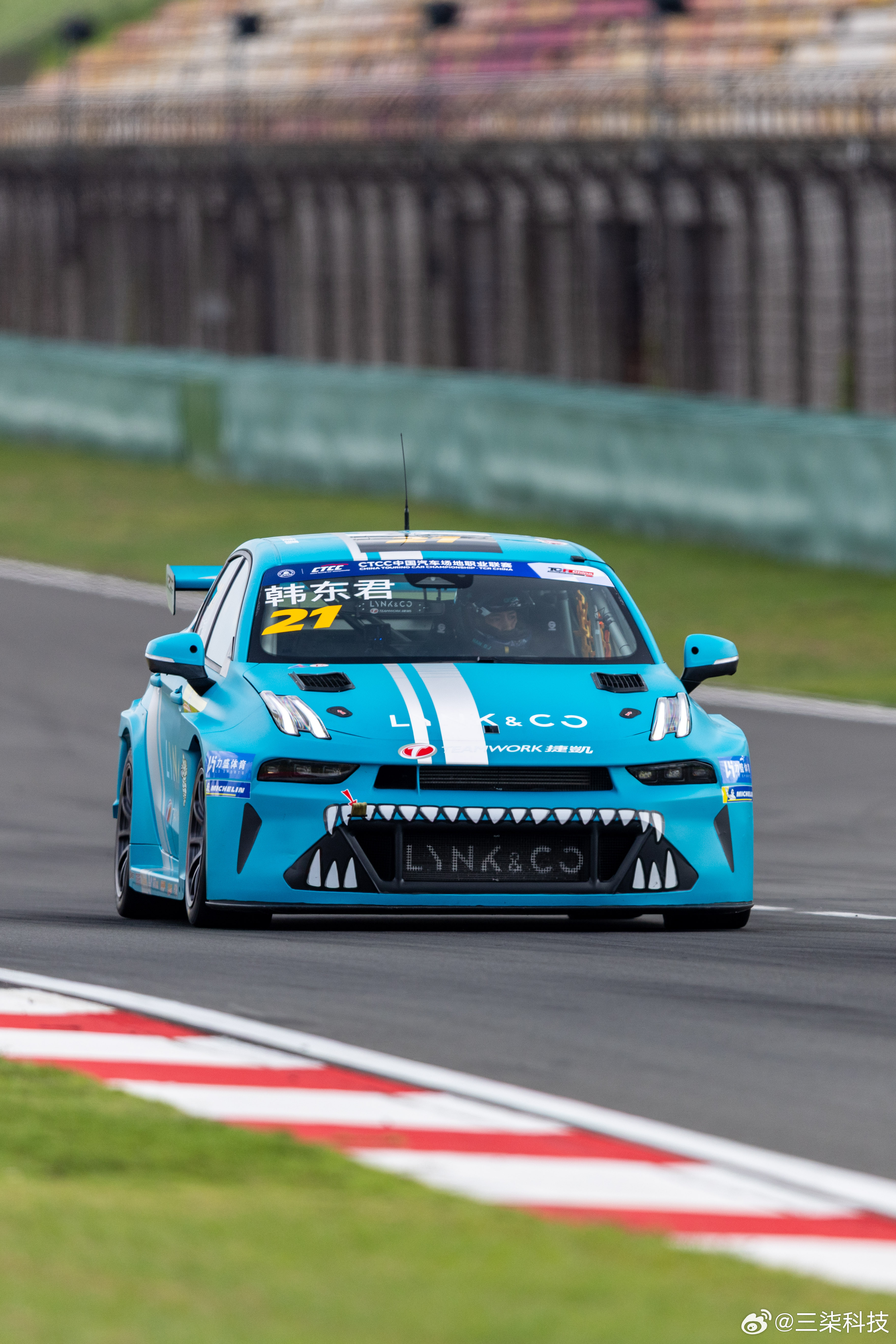 吴彦祖真的坐进领克03+ TCR赛车驾驶舱征战上海赛道！2026 CTCC第四分