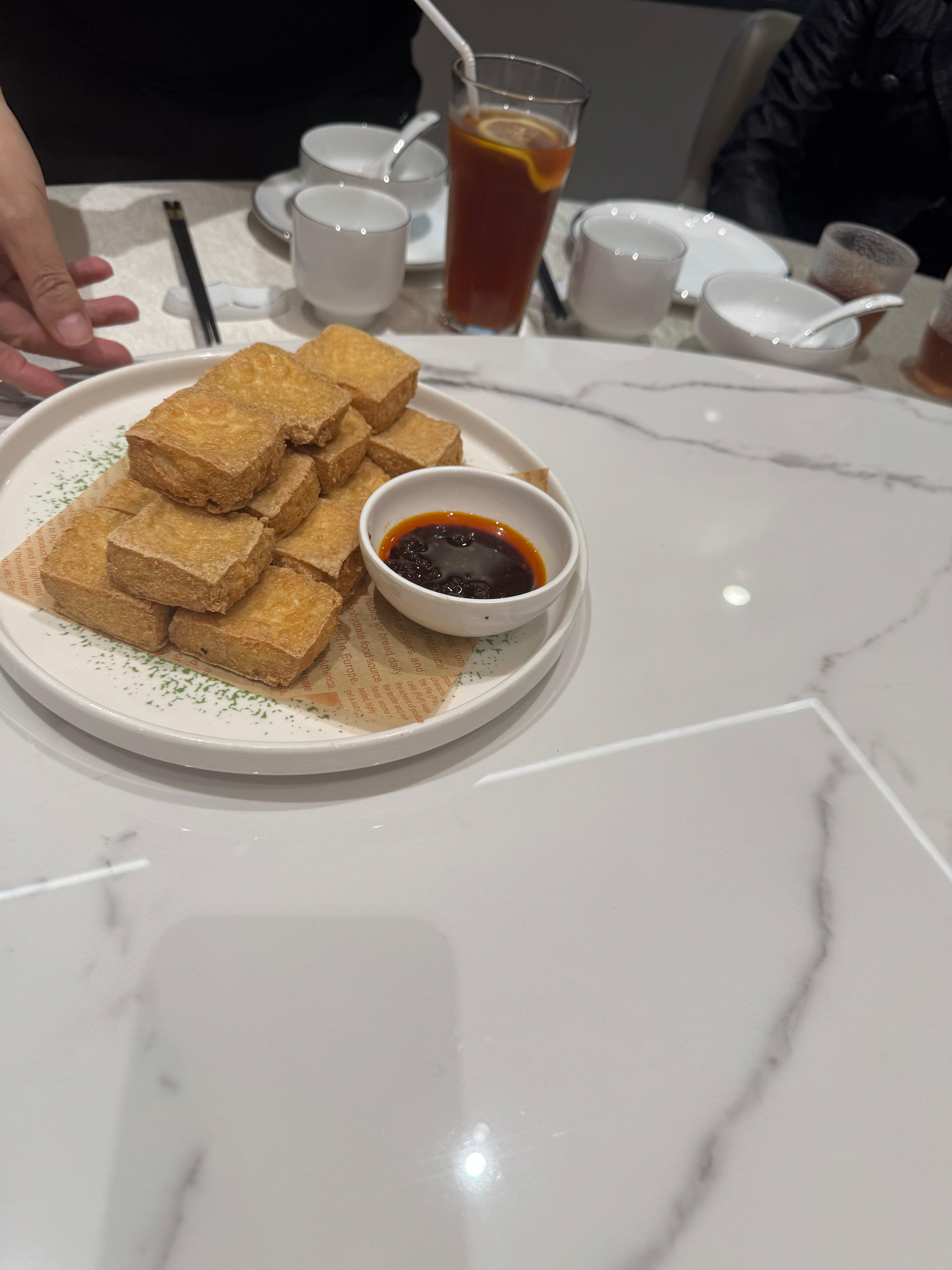 米福宝老板娘昨晚亲自下厨“红房子套餐”，炸猪排配泰康黄牌辣酱油，蛋炒饭，罗宋汤，