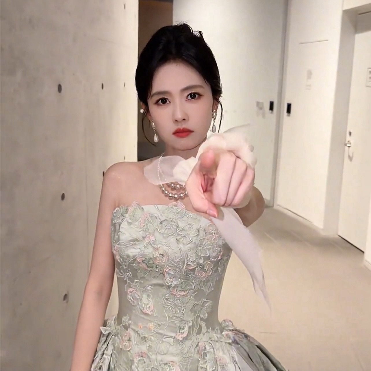 可是她奶呼呼的指我 也很可爱诶[期待] ​​​