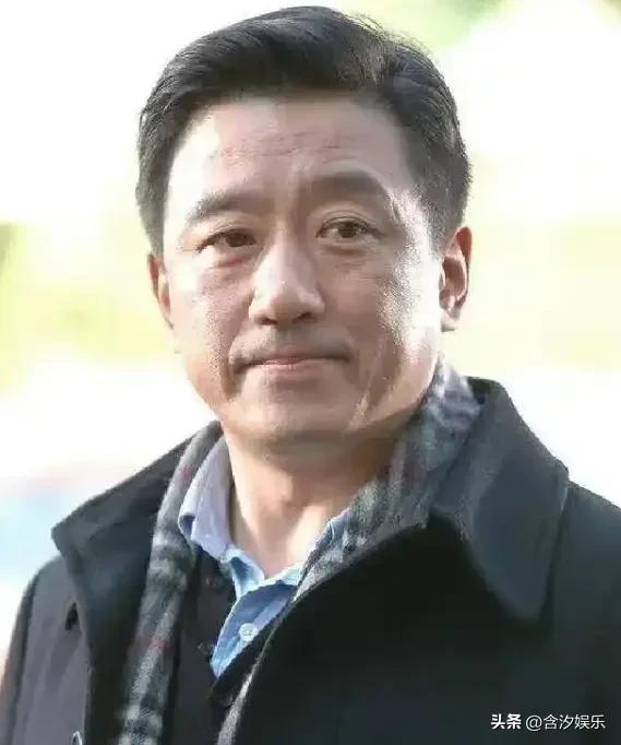 拍了70%的戏，男主角以为拿捏住了剧组，当场罢演要加钱。导演陈国军脸一沉：换人！