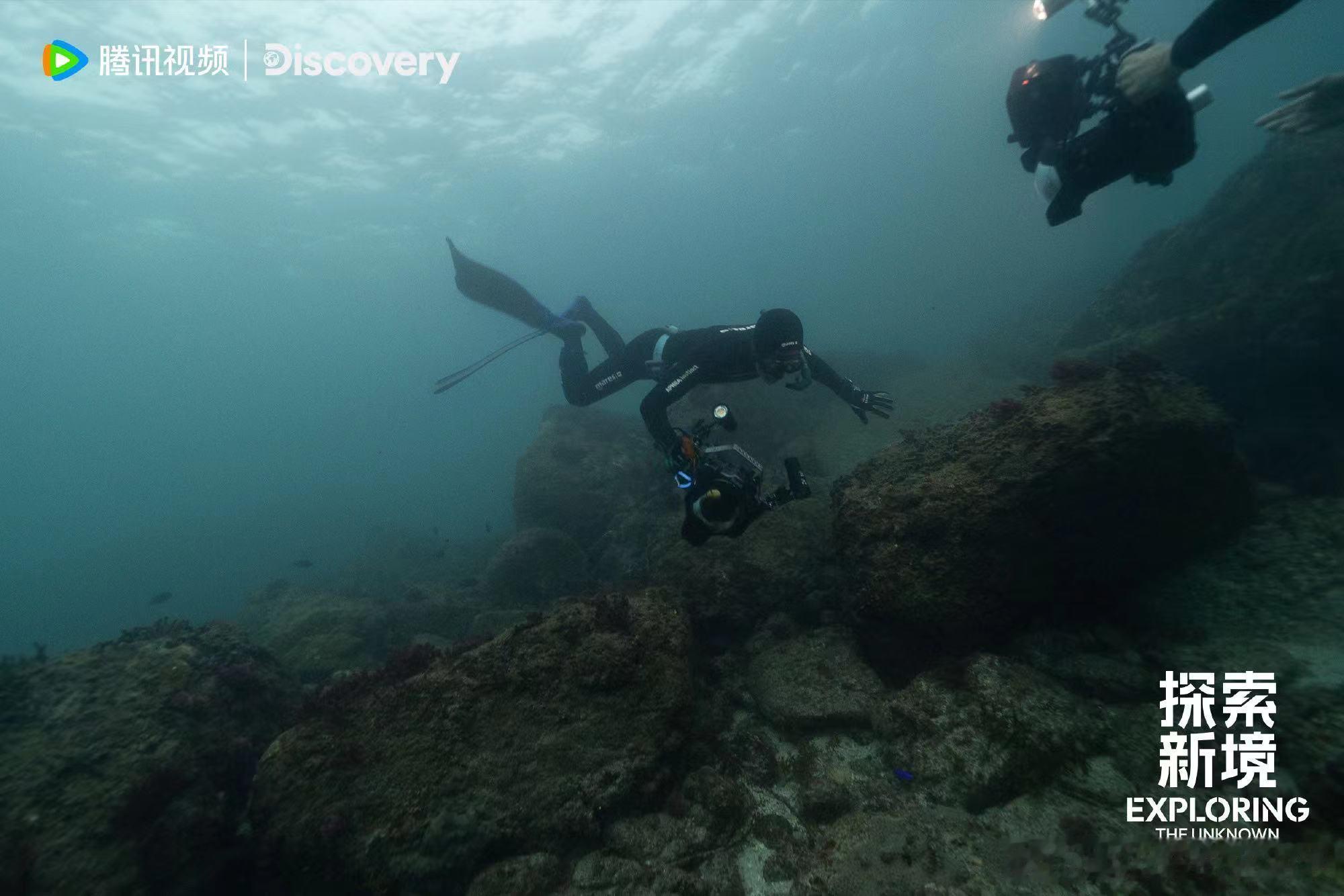 #王一博的自我探索永不止步###王一博沉入水下#王一博沉入水下，帅帅哒，[打ca