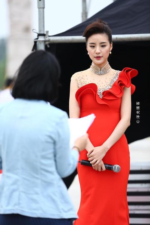 近日，第三届中国播音主持最高奖“金声奖”揭晓，湖北广电主持人陈超荣耀上榜，成为湖