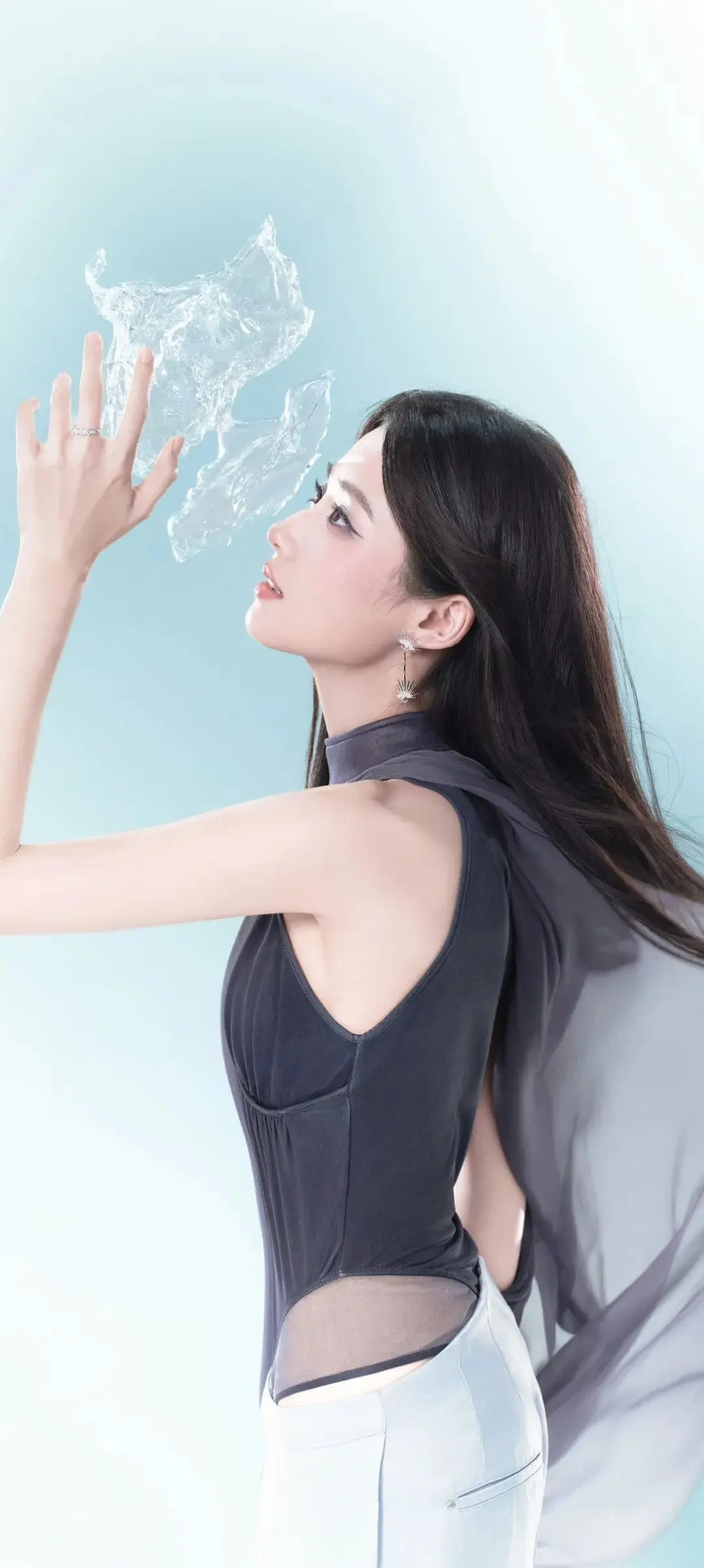 卢昱晓 半透纱衣御姐风