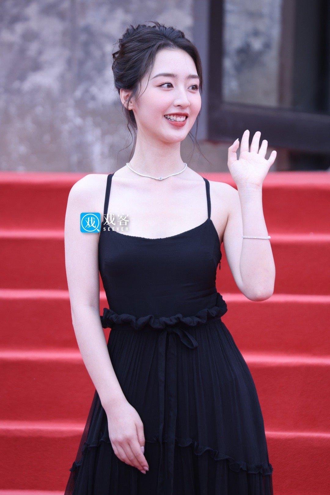 【戏客现场】邓恩熙#平遥之夜红毯# 高清生图📸 这才是真正的少女韵味[哇]仪态