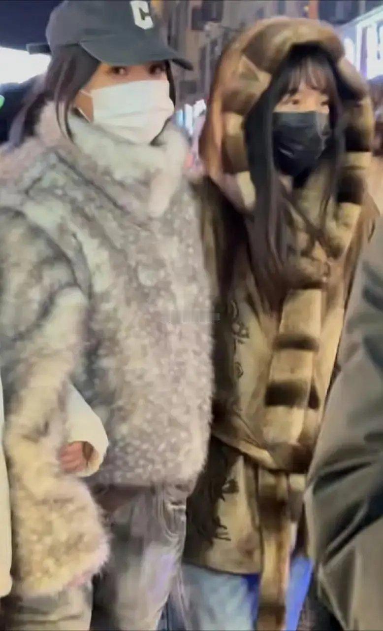 虞书欣每次的穿搭都很迷，太想要时尚感，反而精致土 