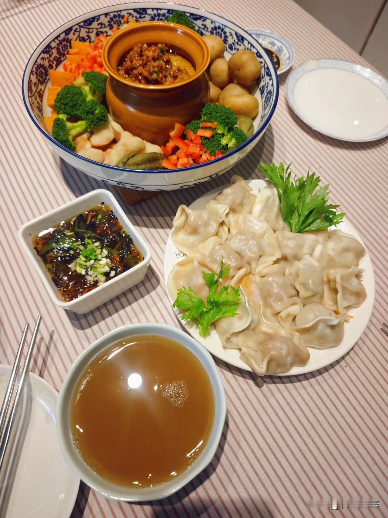 初秋别乱贴秋膘！湿燥混搭，养生要走“轻润”路线
 
刚入秋，不少朋友已经摩拳擦掌