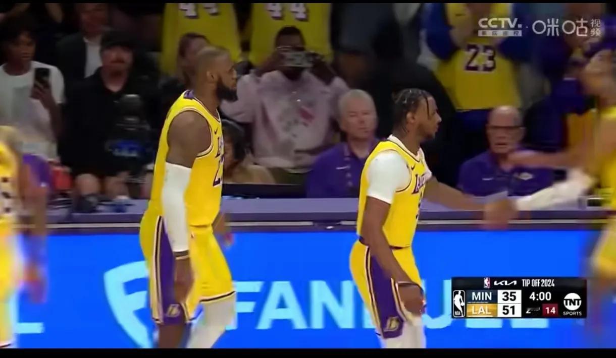父子同台，NBA历史首次出现，关键是比赛还拿下来了，对手还是实力很强的森林狼，牛