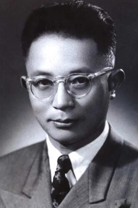 1949年开国大典，身为天津音乐工作团团长的王莘，作为天津音乐界代表亲临天安门广