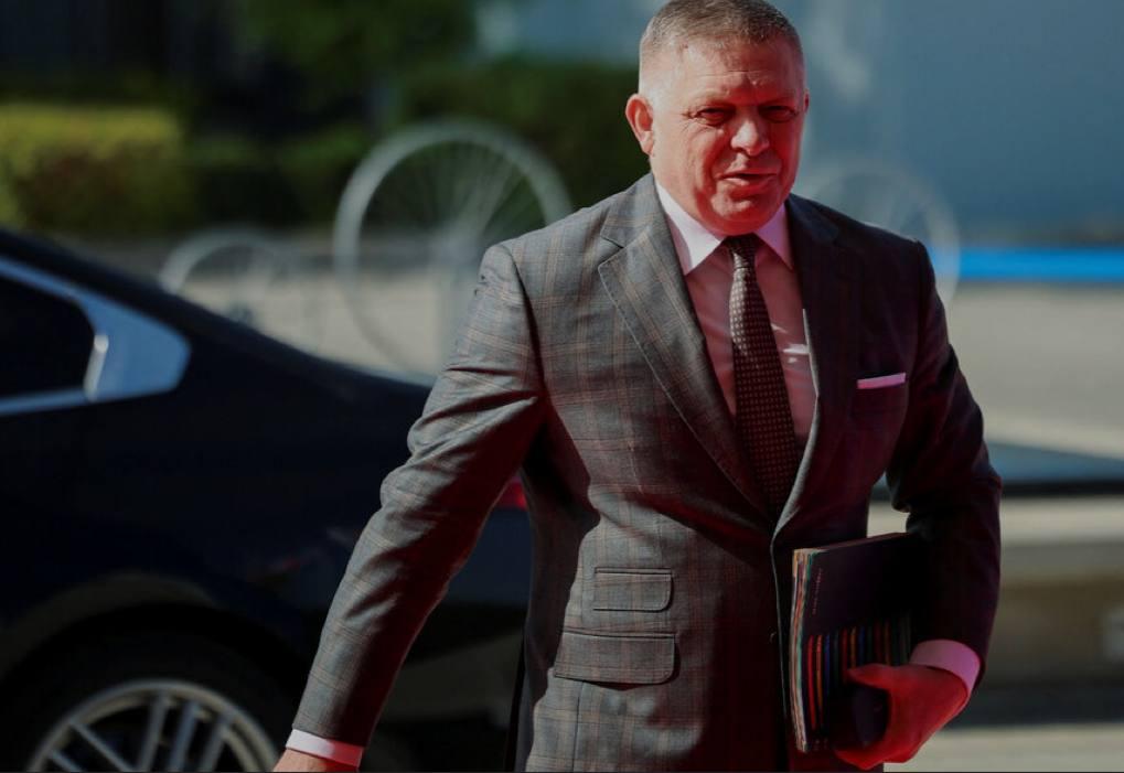 斯洛伐克总理菲佐最新表态：不会加入欧洲对乌克兰的新一轮军援行动！

他直接放话，