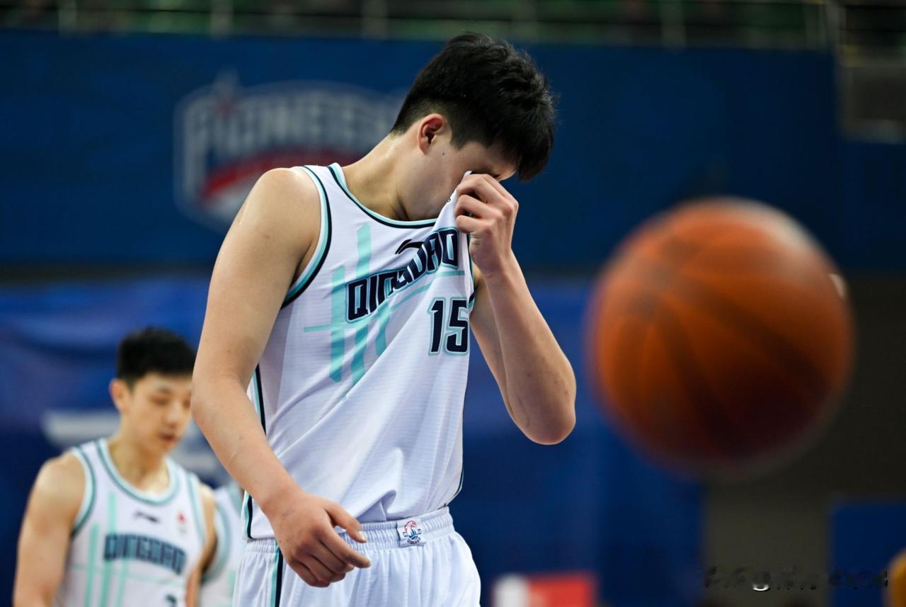 两名一年级的球员成功冲进CBA全明星票数榜的前五，他们就是杨瀚森与陈国豪这两名年