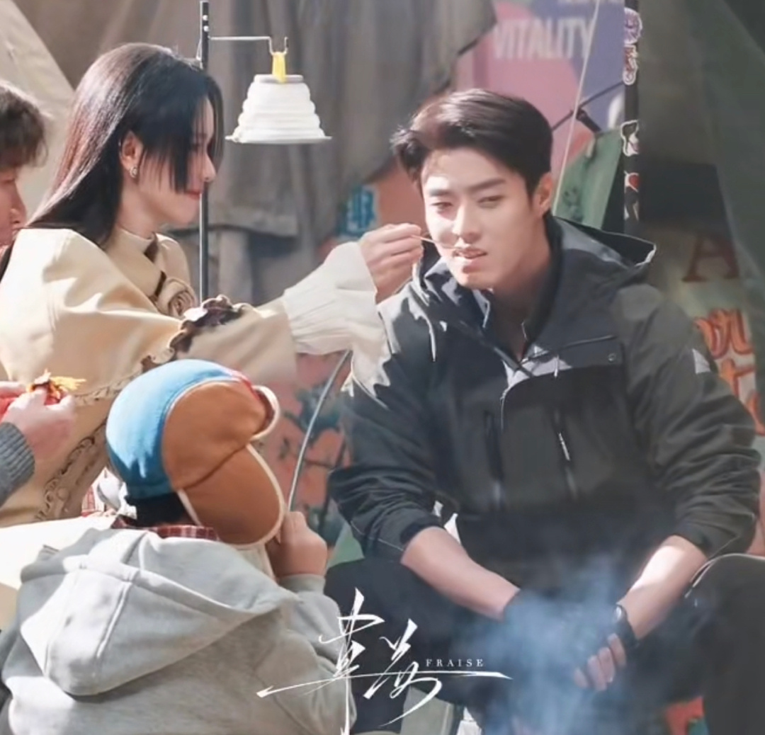 陈都灵陈靖可《今天也没变成玩偶呢》同框路透，喂红薯捏脸蛋，好甜啊！ 