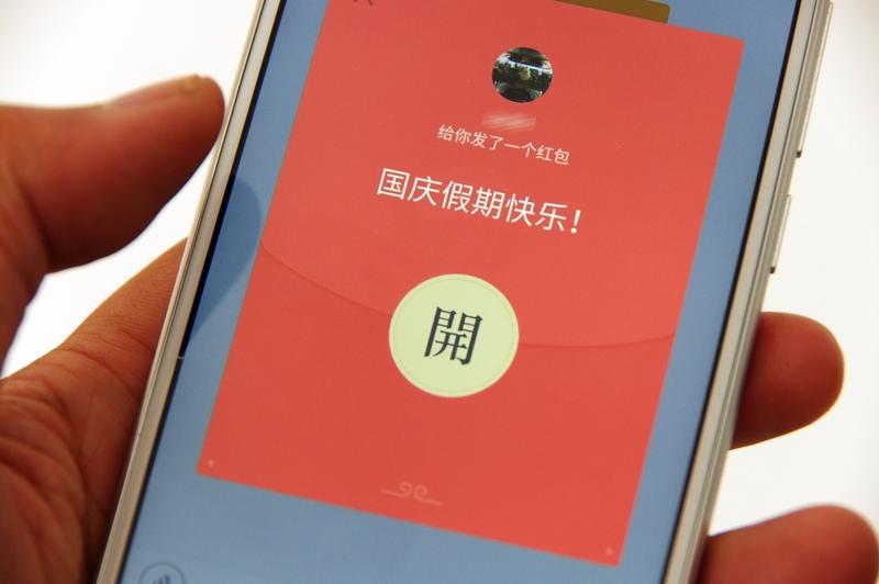 怎样才能抢到最大的拼手气红包呢？拼手气红包采用了“二倍均值法”，这就好比给大家的