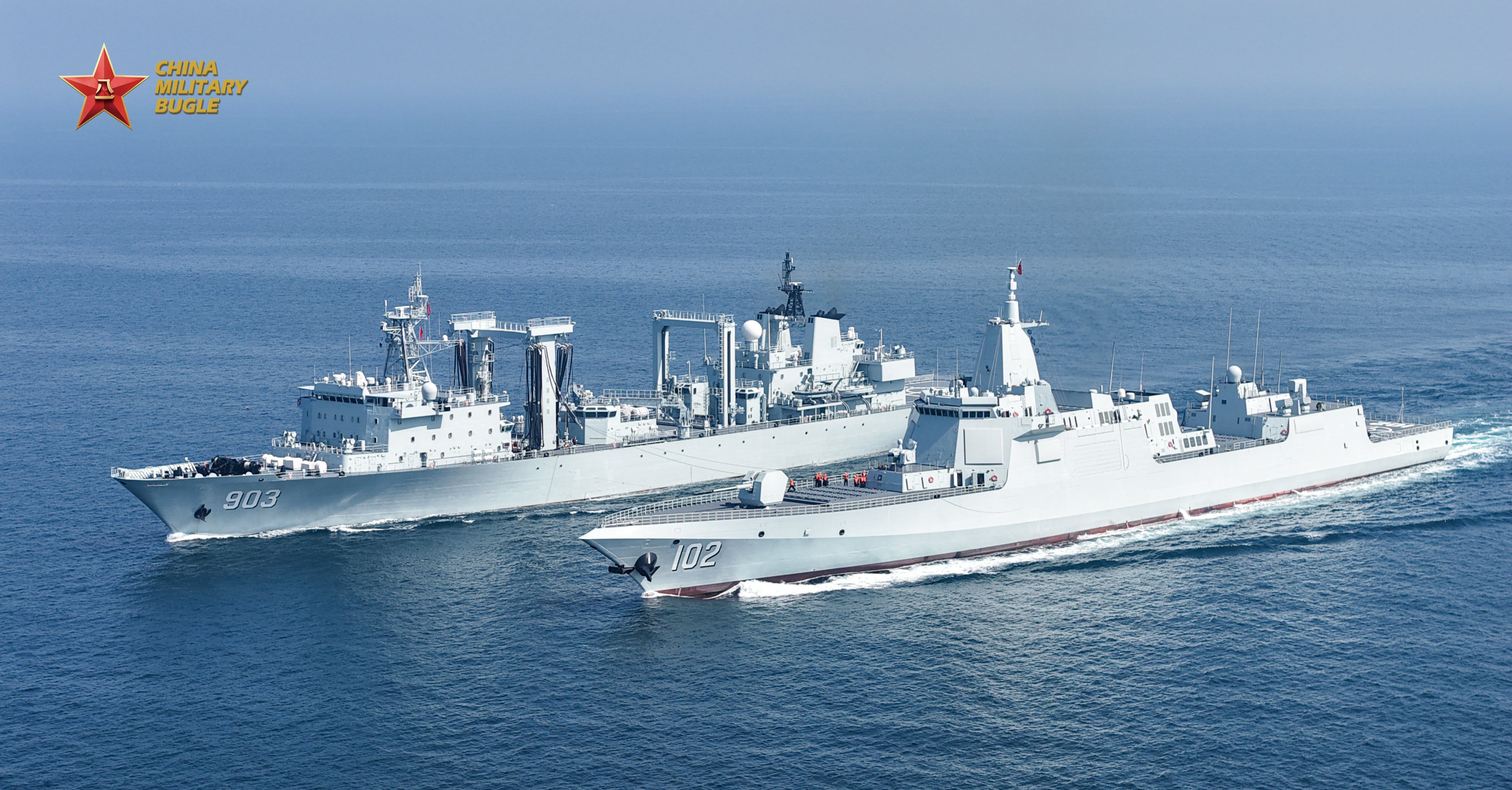 “可可西里湖”号（AOR 903）综合补给舰和导弹驱逐舰“拉萨号”（DDG 10