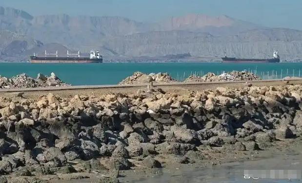 特朗普病急乱投医，竟然要求日本参战，高市早苗答应还是拒绝？

特朗普这回算是彻底