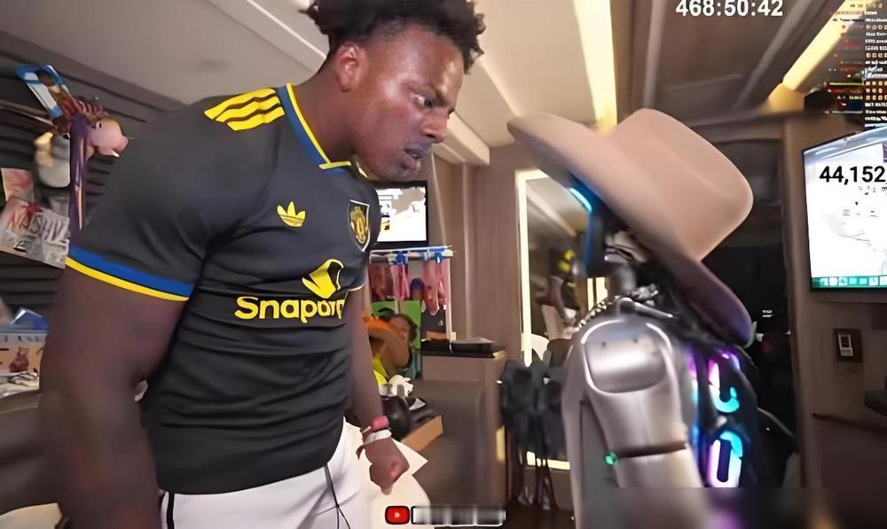 原来甲亢哥被起诉，早就有迹可循！

刷到这事儿真挺感慨的。你看他直播里反复打机器