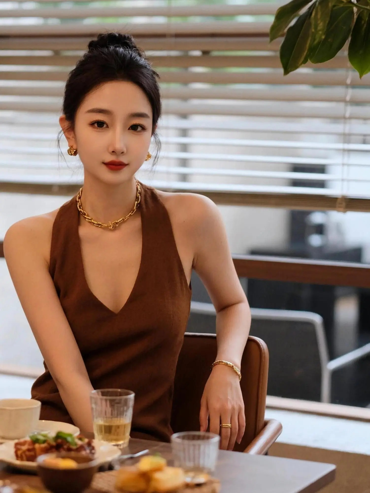 “钱和被爱才是生活中的解药，一个让你物质富裕，一个让你精神愉悦”