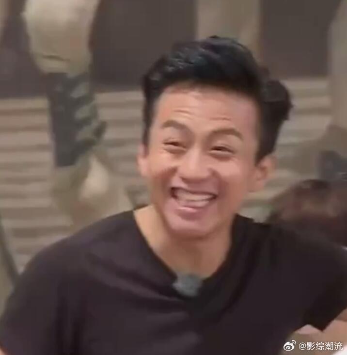 跳舞的是刘雨昕不舒服的是邓超618夏日歌会光是想象现场画面就忍不住想笑，刘雨昕站