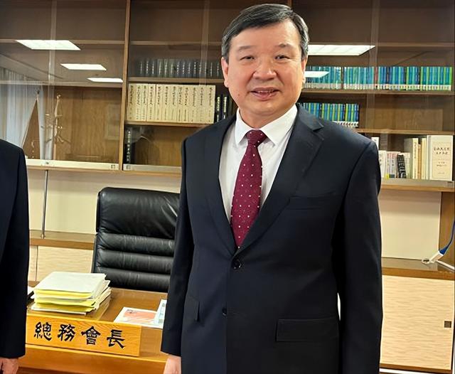 8月9日，日本长崎举行和平纪念典礼，长崎市政府把台湾当局所谓“代表的座位安排到驱