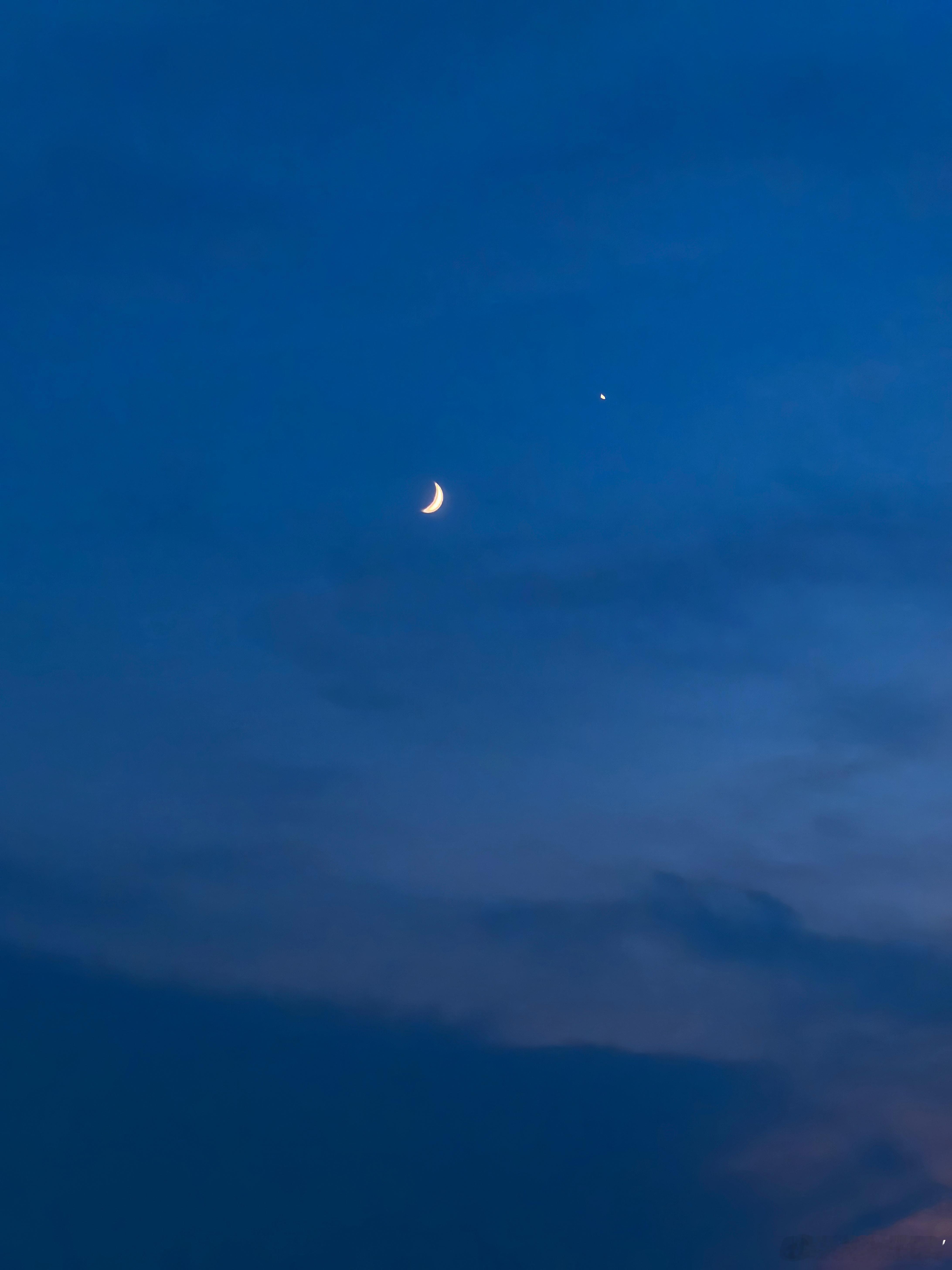 我见星月如故，却不见故人如初🌙 