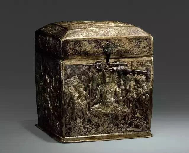 法门寺地宫唐代珍贵文物 | 法门寺博物馆藏①鎏金四天王盝顶银宝函②鎏金如意轮观音