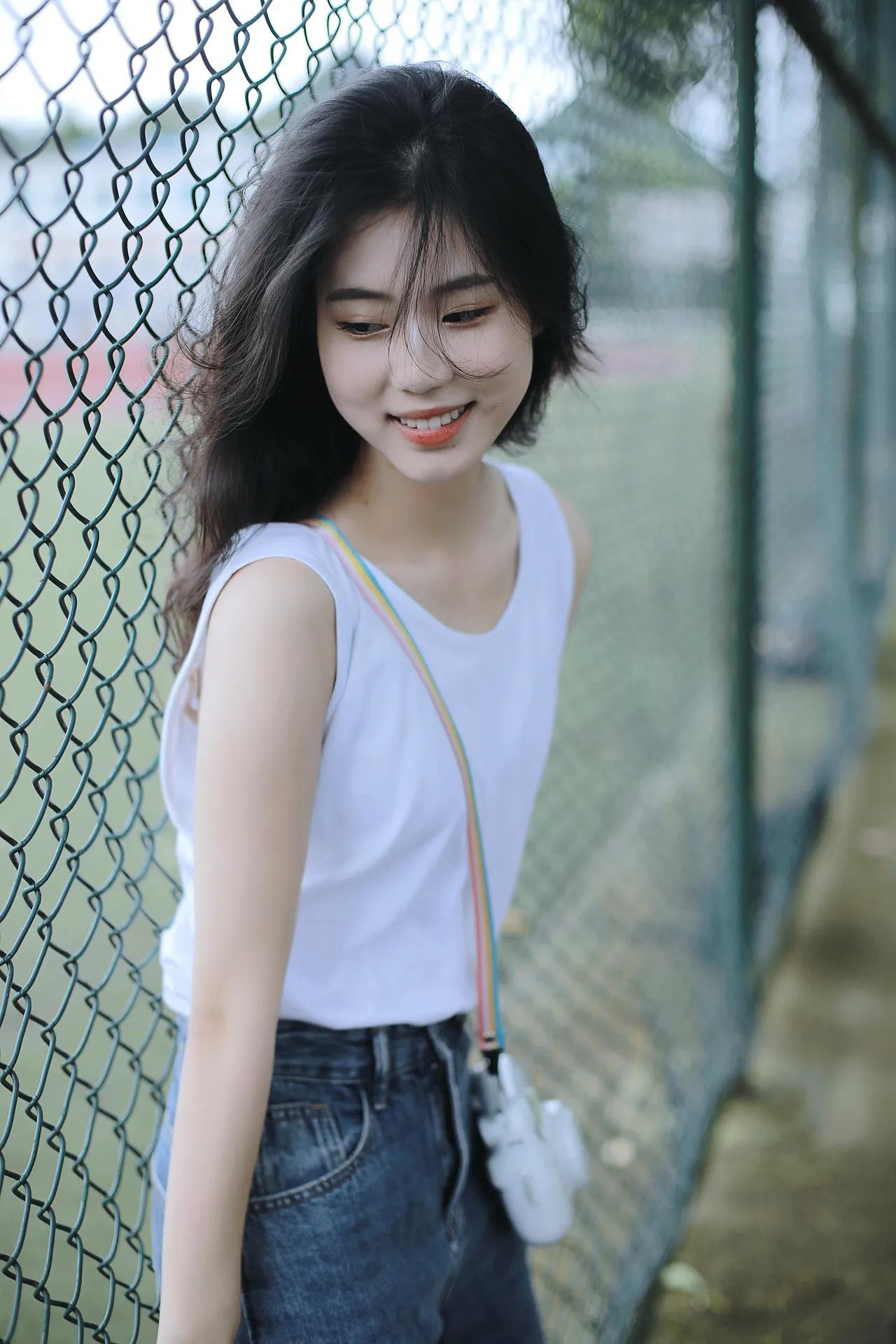 人像摄影·美图精选
在大学的校园里，总有一些最纯真的微笑，没有什么虚情，也不藏着