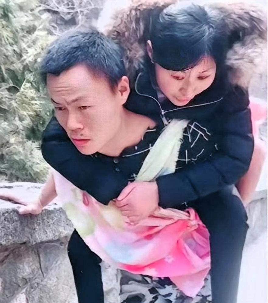 2008年，山东21岁女子为爱翻墙私奔摔成瘫痪。男友知道后，不惜与父母断绝关系，